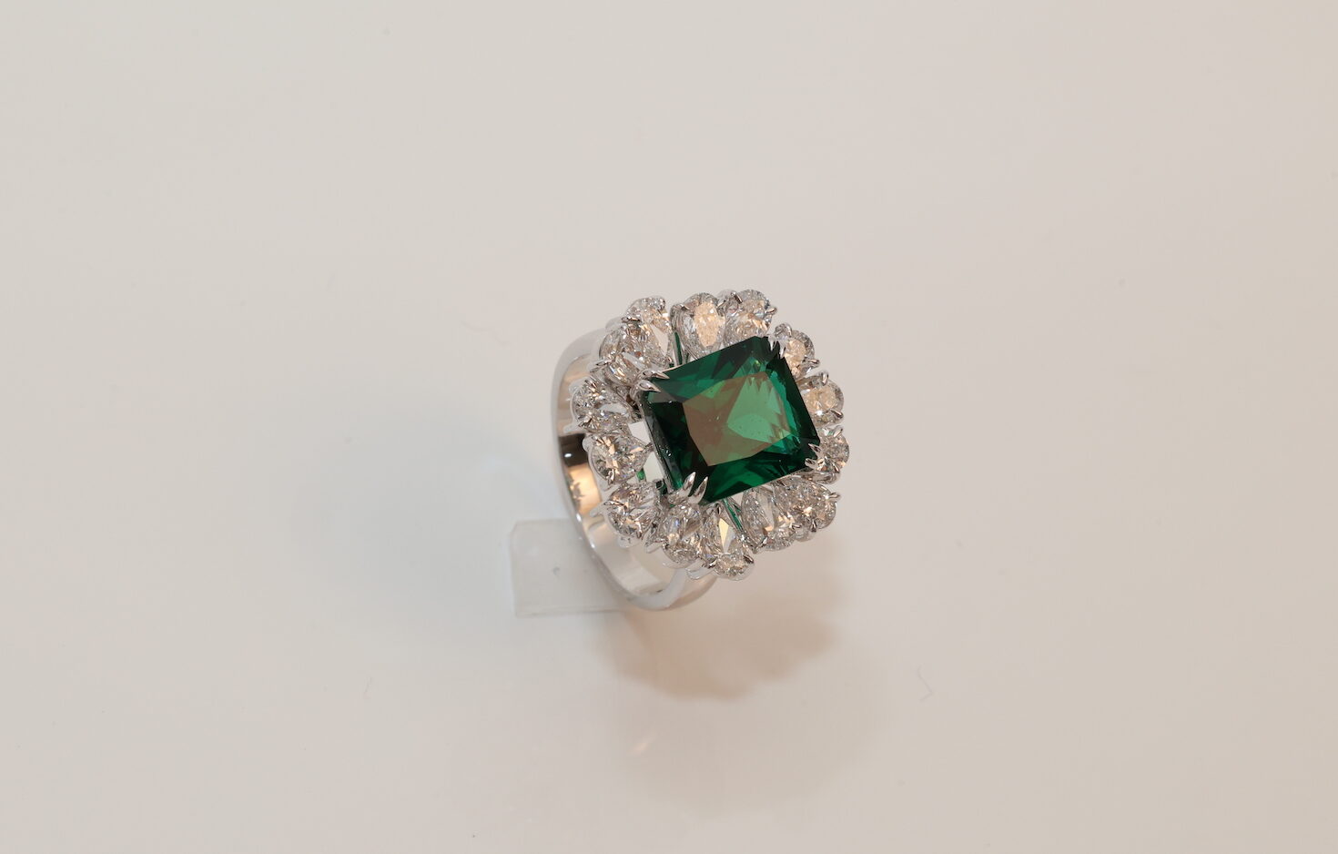 Emerald Halo Ring. - Image 2