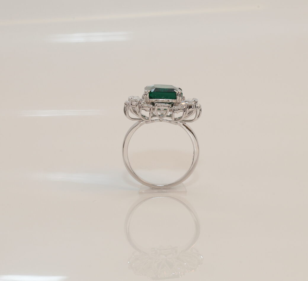 Emerald Halo Ring. - Image 3